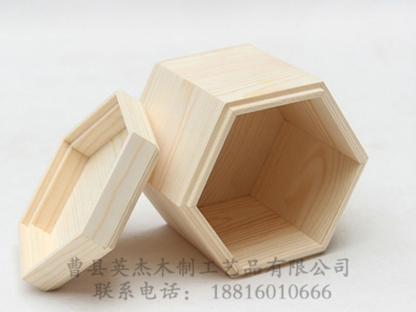 點擊查看詳細信息<br>標題：松木六角木盒 閱讀次數(shù)：1046