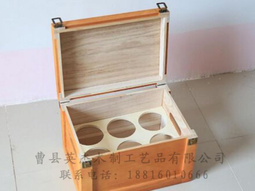 點(diǎn)擊查看詳細(xì)信息<br>標(biāo)題：木制白酒盒 閱讀次數(shù)：982