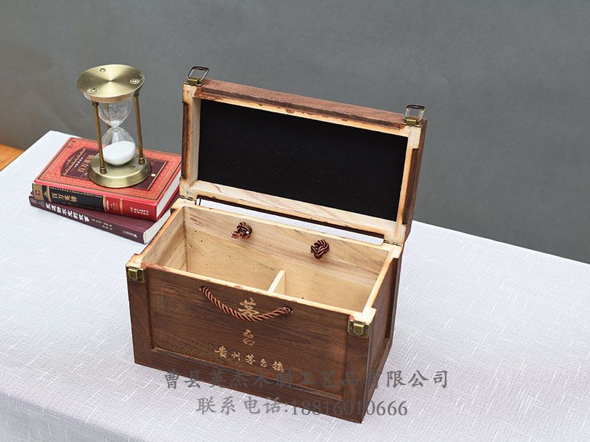 點(diǎn)擊查看詳細(xì)信息<br>標(biāo)題：木制白酒盒 閱讀次數(shù)：1337