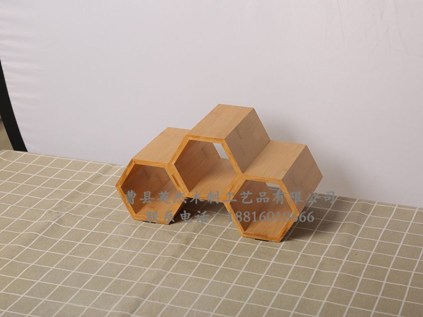 點(diǎn)擊查看詳細(xì)信息<br>標(biāo)題：紅酒木制酒架 閱讀次數(shù)：350